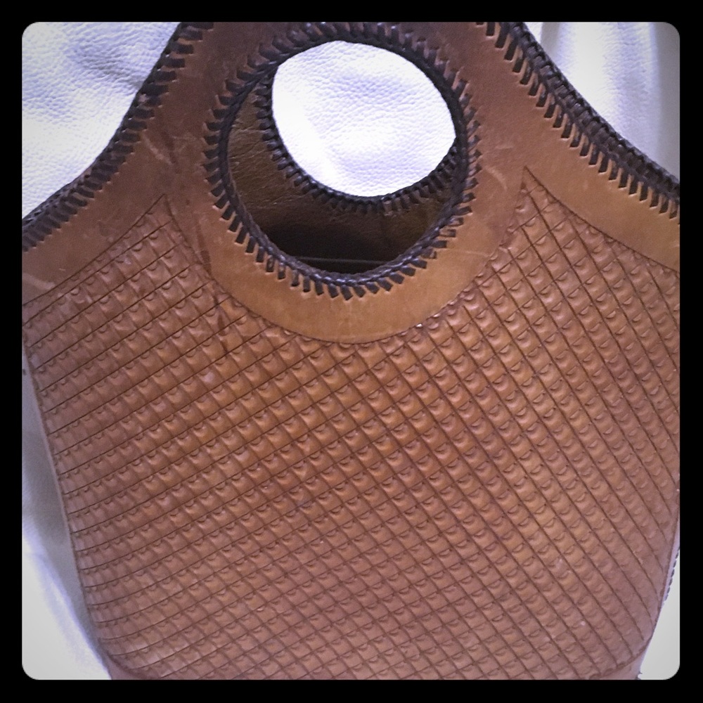 Beautiful hand tooled vintage bag‎